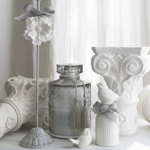 Small gray display stand for scented decorations