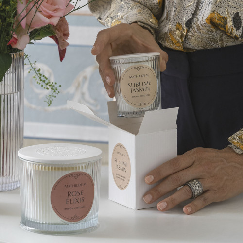 Bougie parfumée Les Intemporelles 400 g - Rose Élixir Bougie parfumée Les Intemporelles 400 g - Rose Élixir