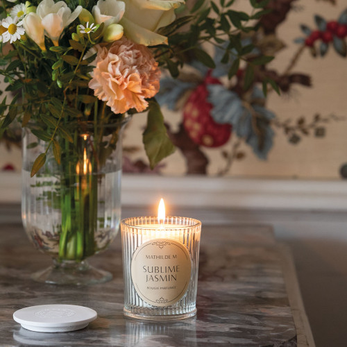 Les Intemporelles Scented Candle 145 g - Cashmere Wood Les Intemporelles Scented Candle 145 g - Cashmere Wood