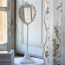 Miroir sur pied Coeur en métal blanchi